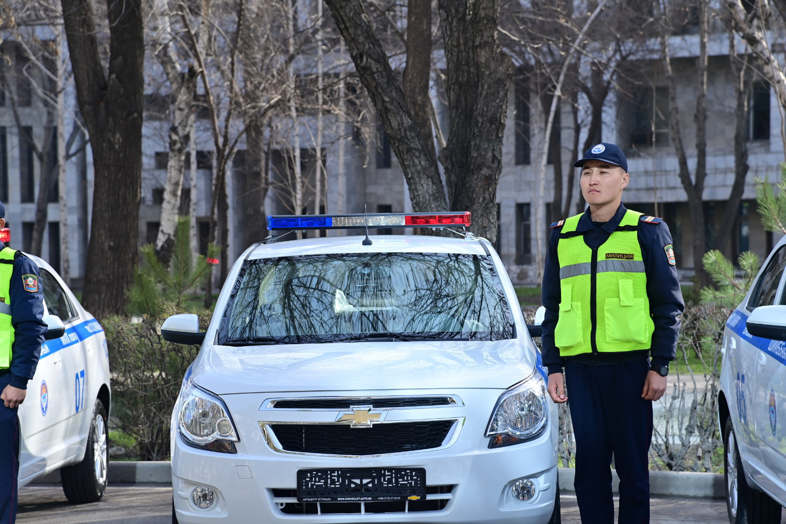 МВД: Патрульно-постовой службе ГУВД Бишкека переданы новые автомашины