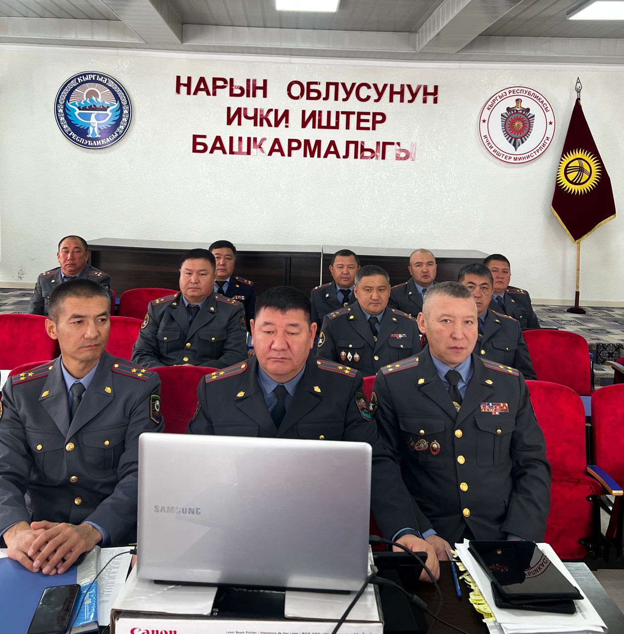 Улан Ниязбеков: “Элге сапаттуу сервистик тейлөө көрсөтүүнүн башаты - жарандар менен тынымсыз иштөөдөн башталат”