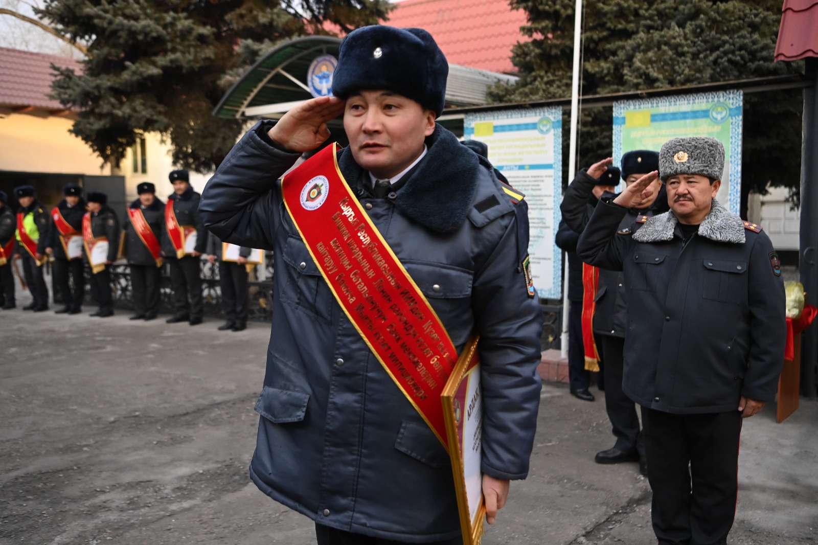 Вручены награды лучшим сотрудникам отдела охраны Ленинского района Службы охраны МВД КР