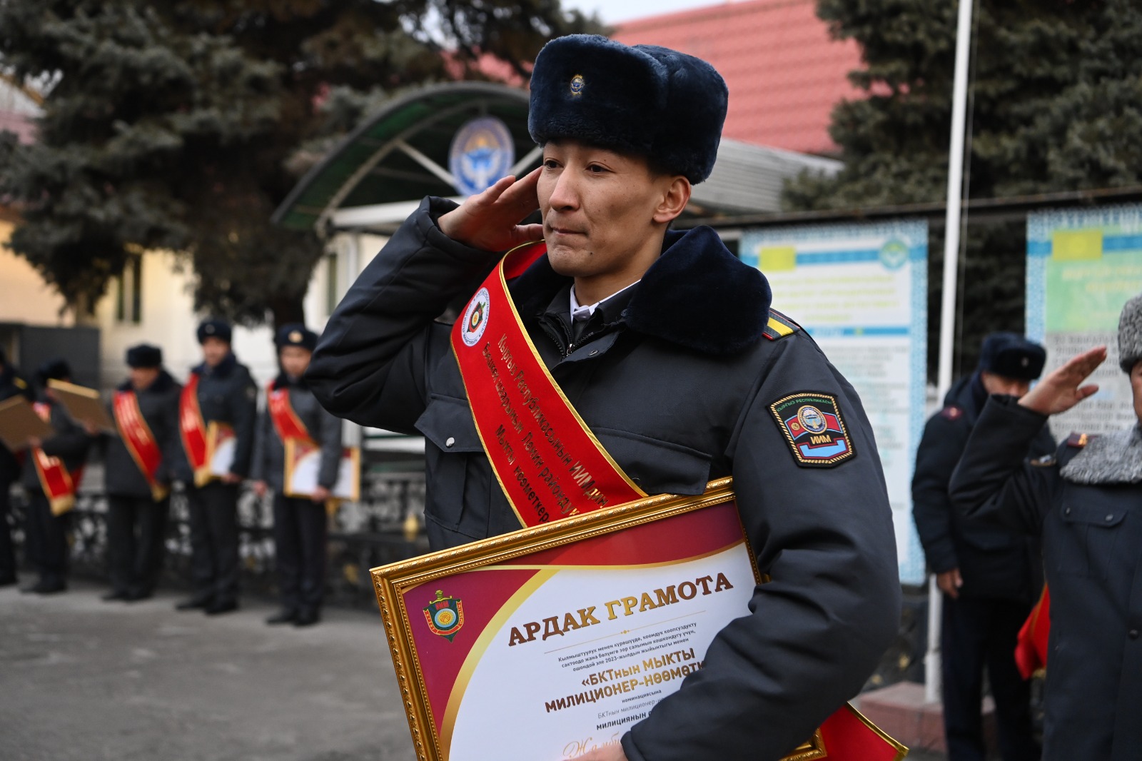 Вручены награды лучшим сотрудникам отдела охраны Ленинского района Службы  охраны МВД КР