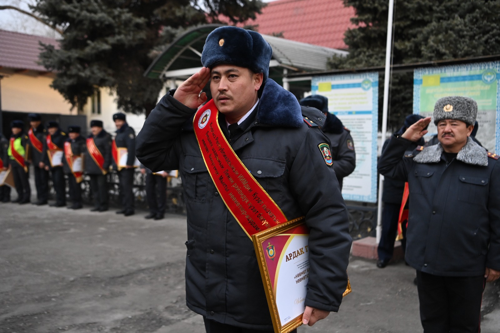 Вручены награды лучшим сотрудникам отдела охраны Ленинского района Службы  охраны МВД КР