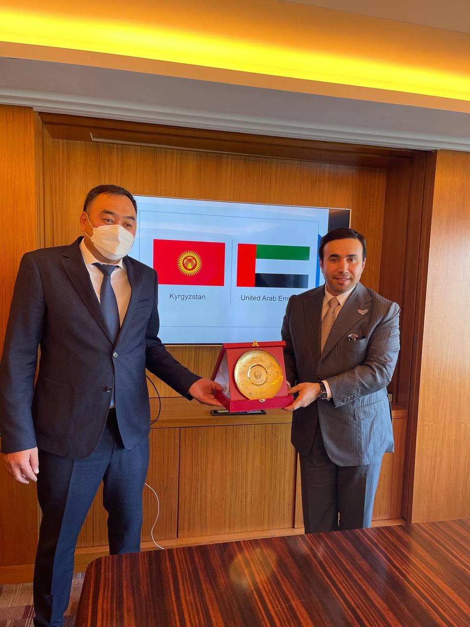 Глава МВД Улан Ниязбеков провел двустороннюю встречу с генеральным инспектором МВД Объединенных Арабских Эмиратов