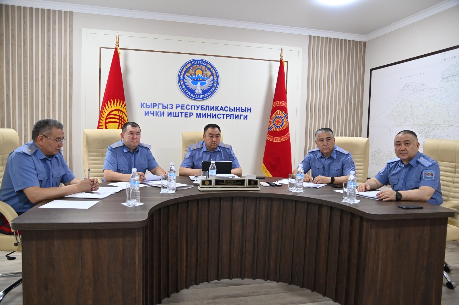 Улан Ниязбеков акыркы коңгуроо иш-чарасында коомдук коопсуздуктун камсыздалышы боюнча тапшырмаларды берди