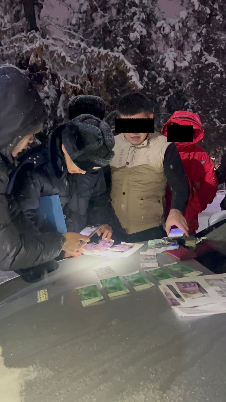 В городе Ош сотрудниками службы внутренних расследований МВД задержан гражданин, требовавший деньги от сотрудника милиции