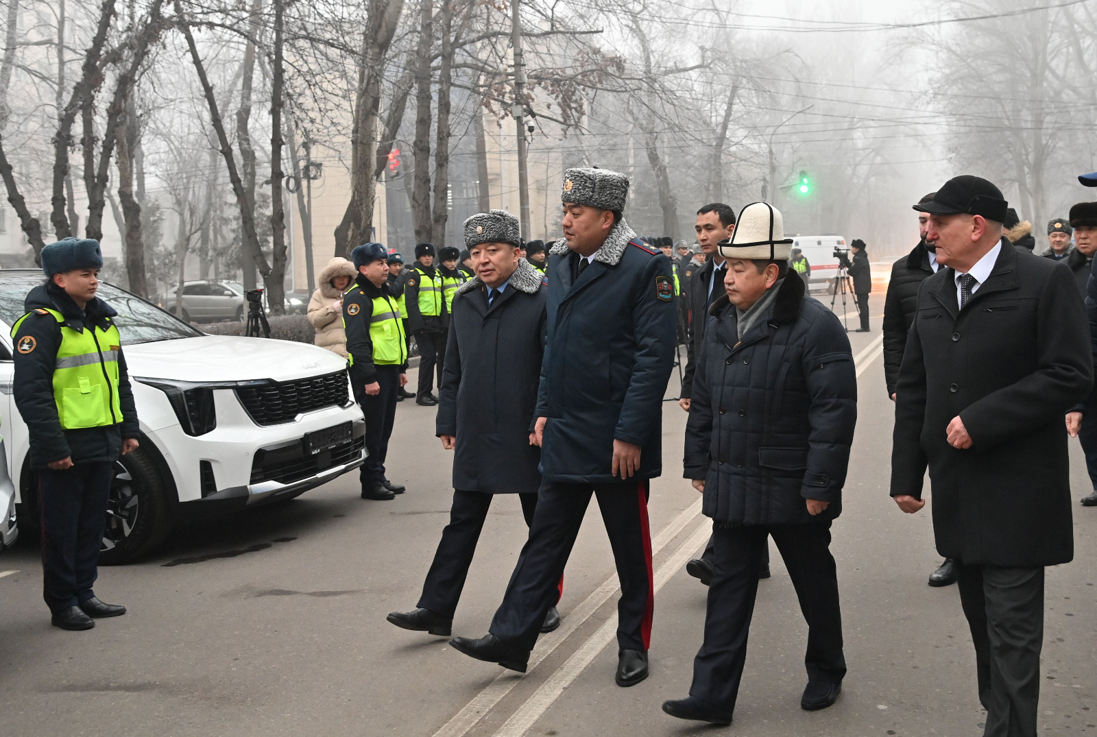 ИИМдин Баңгизаттарды мыйзамсыз жүгүртүүгө каршы күрөшүү кызматына 28 автоунаа тапшырылды