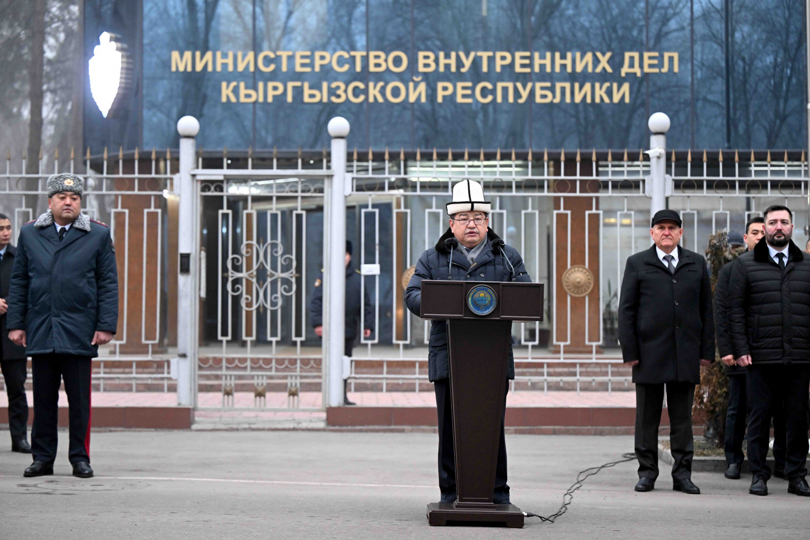 МВД: состоялась церемония передачи 28 автомашин Службе по борьбе с незаконным оборотом наркотиков МВД Кыргызстана