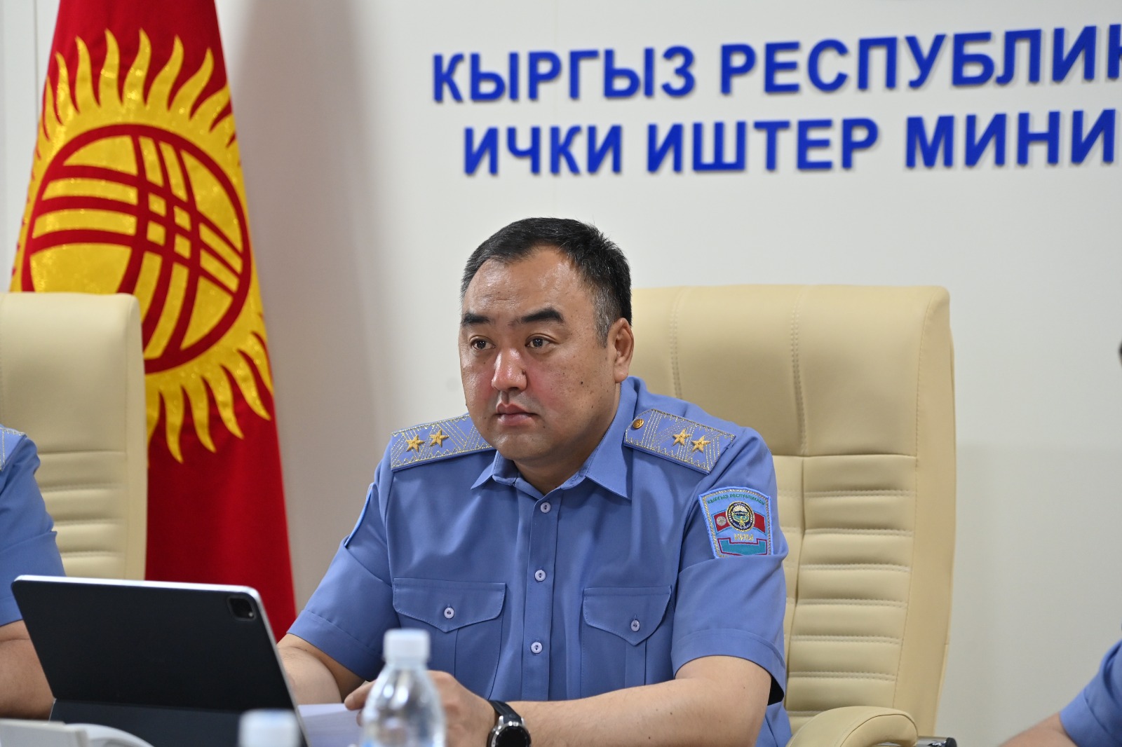Улан Ниязбеков акыркы коңгуроо иш-чарасында коомдук коопсуздуктун камсыздалышы боюнча тапшырмаларды берди