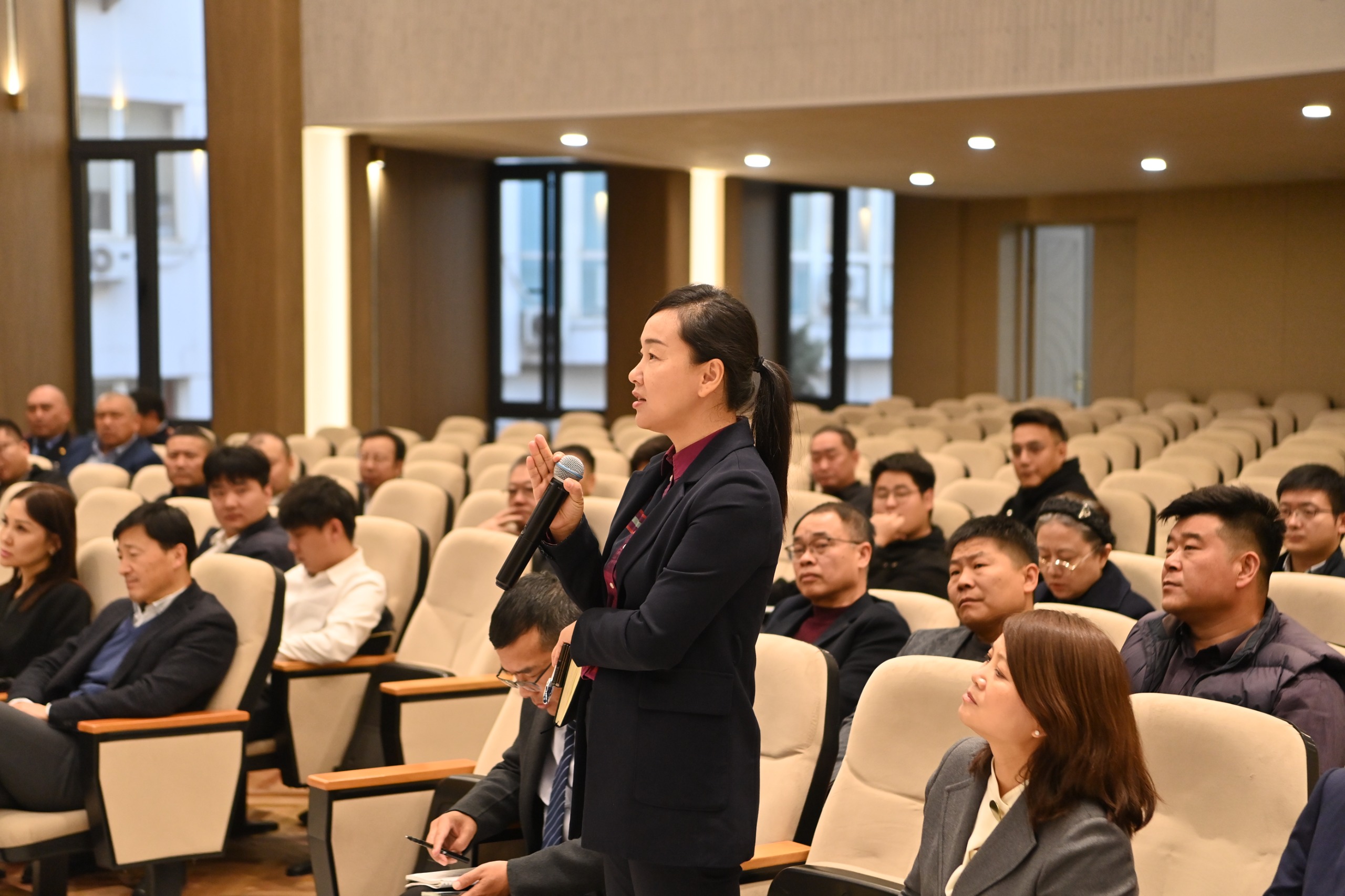 Ички иштер министрлигинде кытай ишкер чөйрөсүнүн өкүлдөрү менен жолугушуу болуп өттү