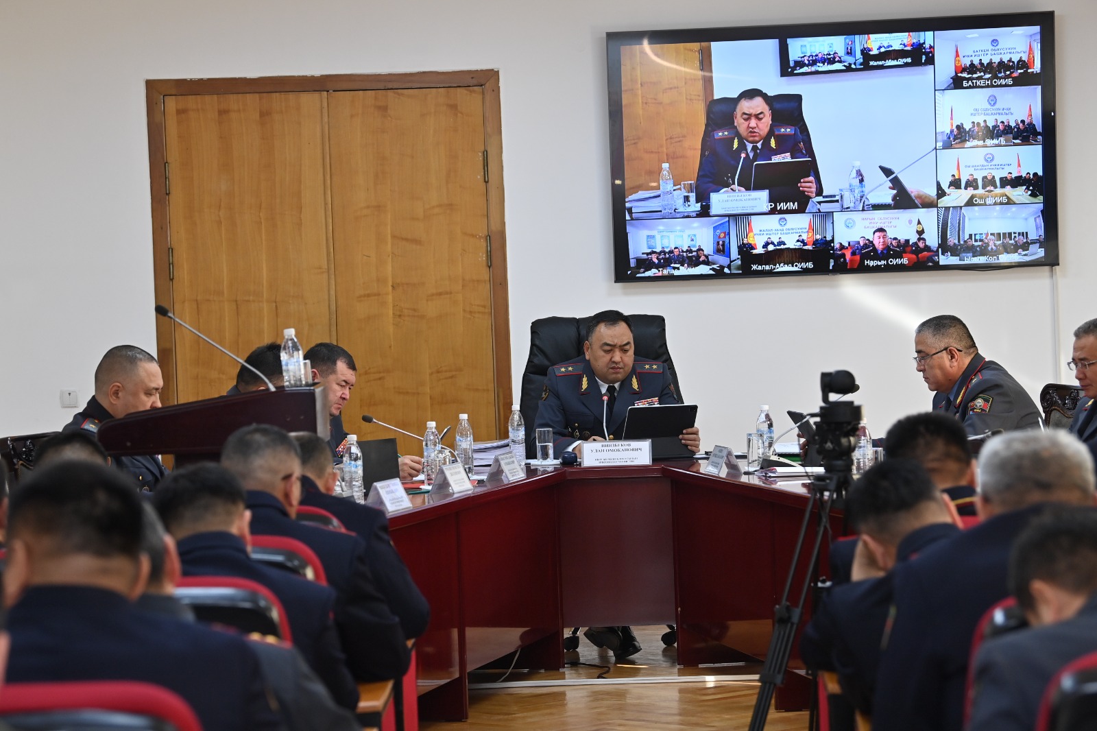 Улан Ниязбеков: “Элге сапаттуу сервистик тейлөө көрсөтүүнүн башаты - жарандар менен тынымсыз иштөөдөн башталат”