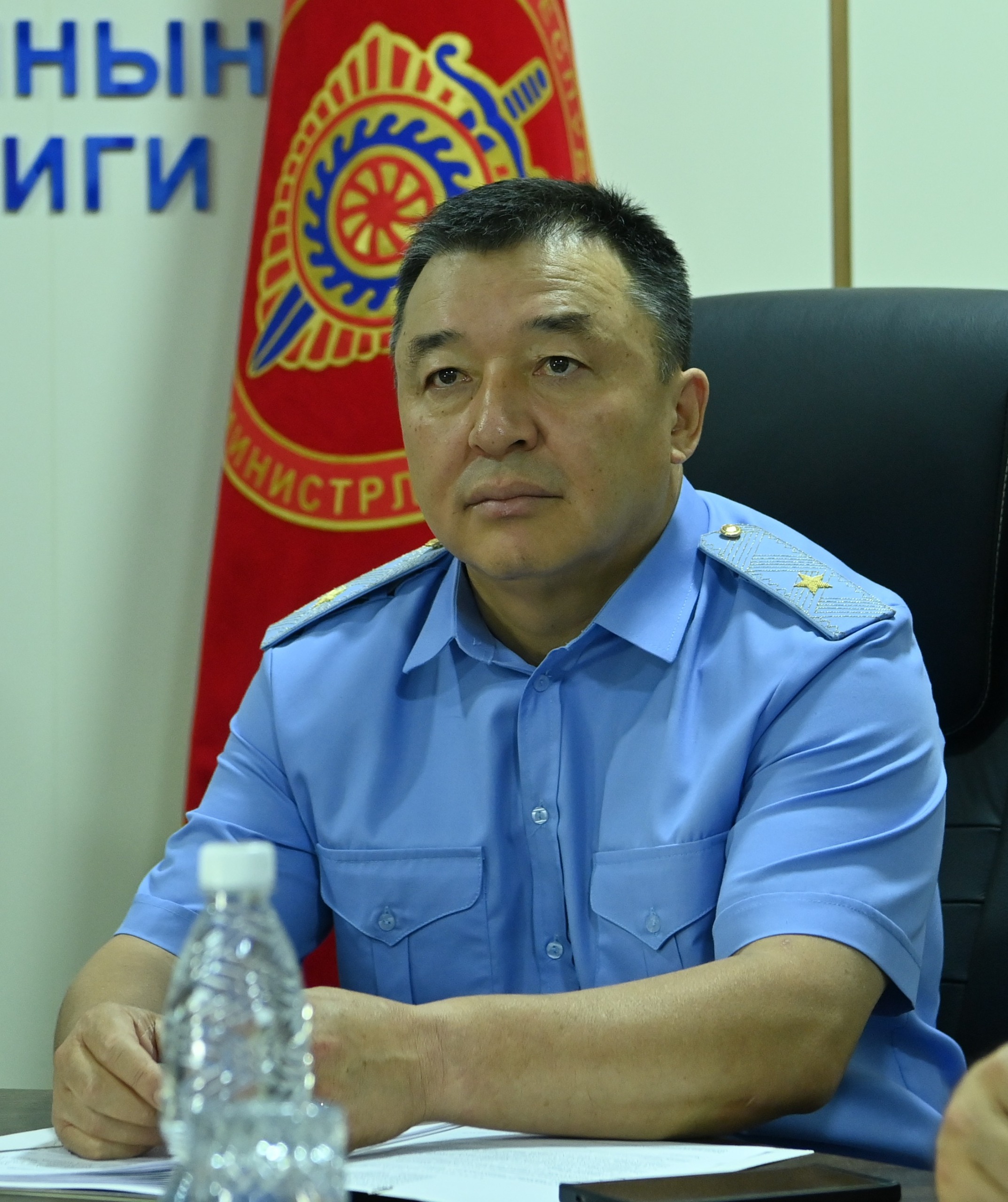 Ички иштер министрлигинде 6 айды ийгиликтүү жабуу жана кызматтык тартипти чыңдоо боюнча аппараттык кеңешме өттү