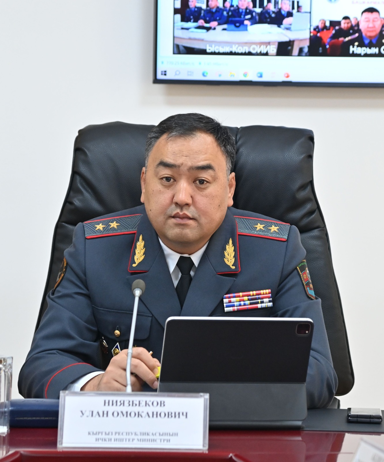 Улан Ниязбеков: “Элге сапаттуу сервистик тейлөө көрсөтүүнүн башаты - жарандар менен тынымсыз иштөөдөн башталат”