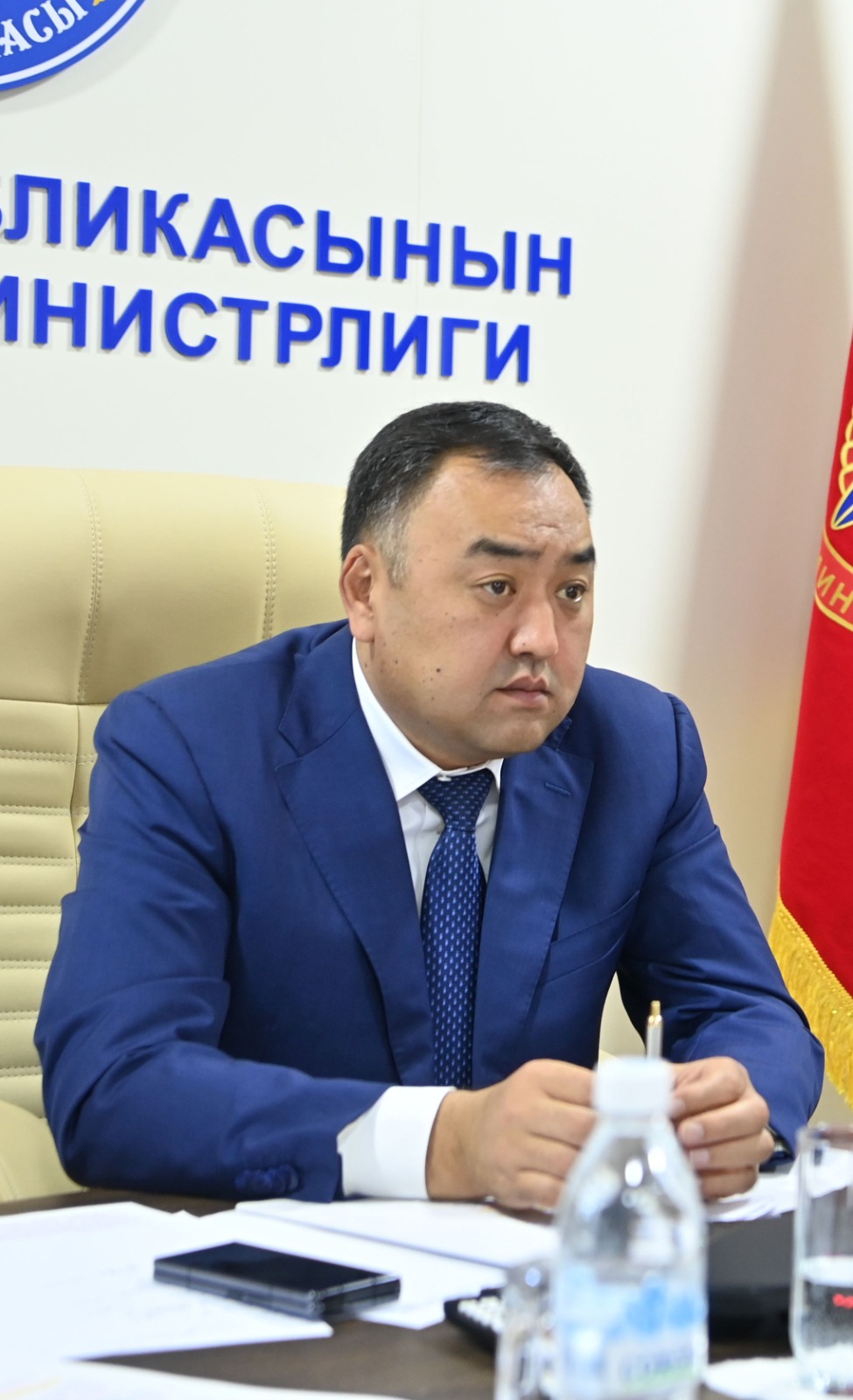 Улан Ниязбеков: Кызматтык милдеттерин аткарбаган жетекчилерге жаңы “Тартиптик уставга” жараша катуу чаралар  колдонулат