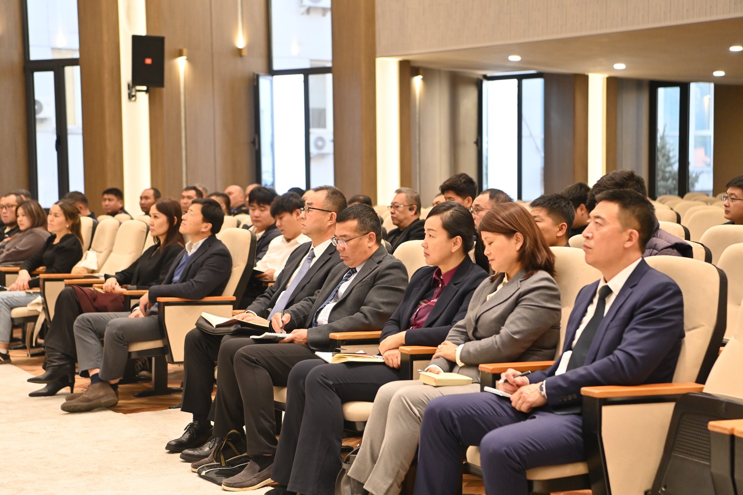 Ички иштер министрлигинде кытай ишкер чөйрөсүнүн өкүлдөрү менен жолугушуу болуп өттү