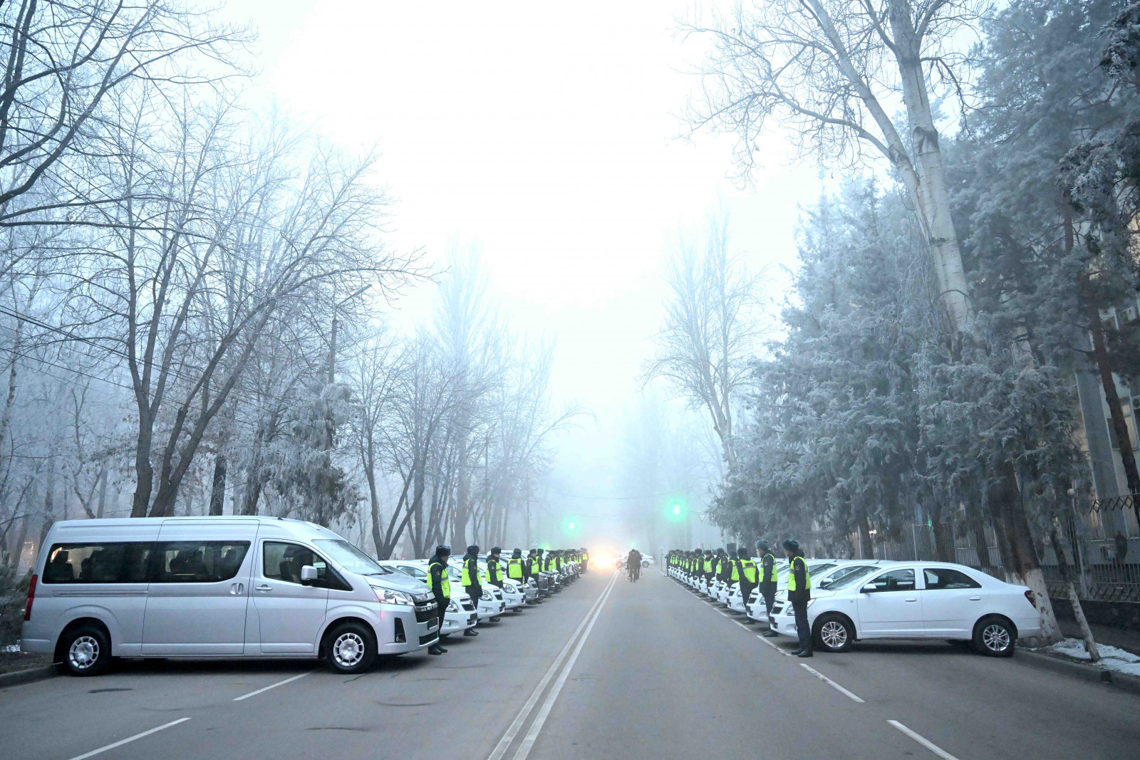 МВД: состоялась церемония передачи 28 автомашин Службе по борьбе с незаконным оборотом наркотиков МВД Кыргызстана