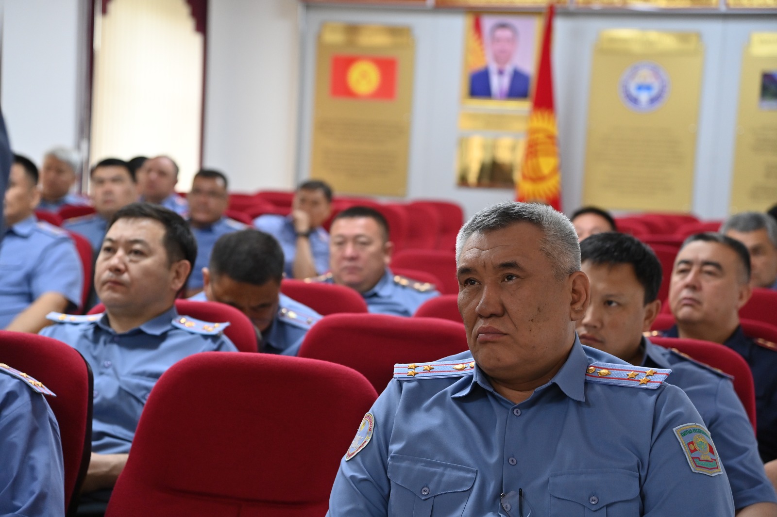 Улан Ниязбеков акыркы коңгуроо иш-чарасында коомдук коопсуздуктун камсыздалышы боюнча тапшырмаларды берди