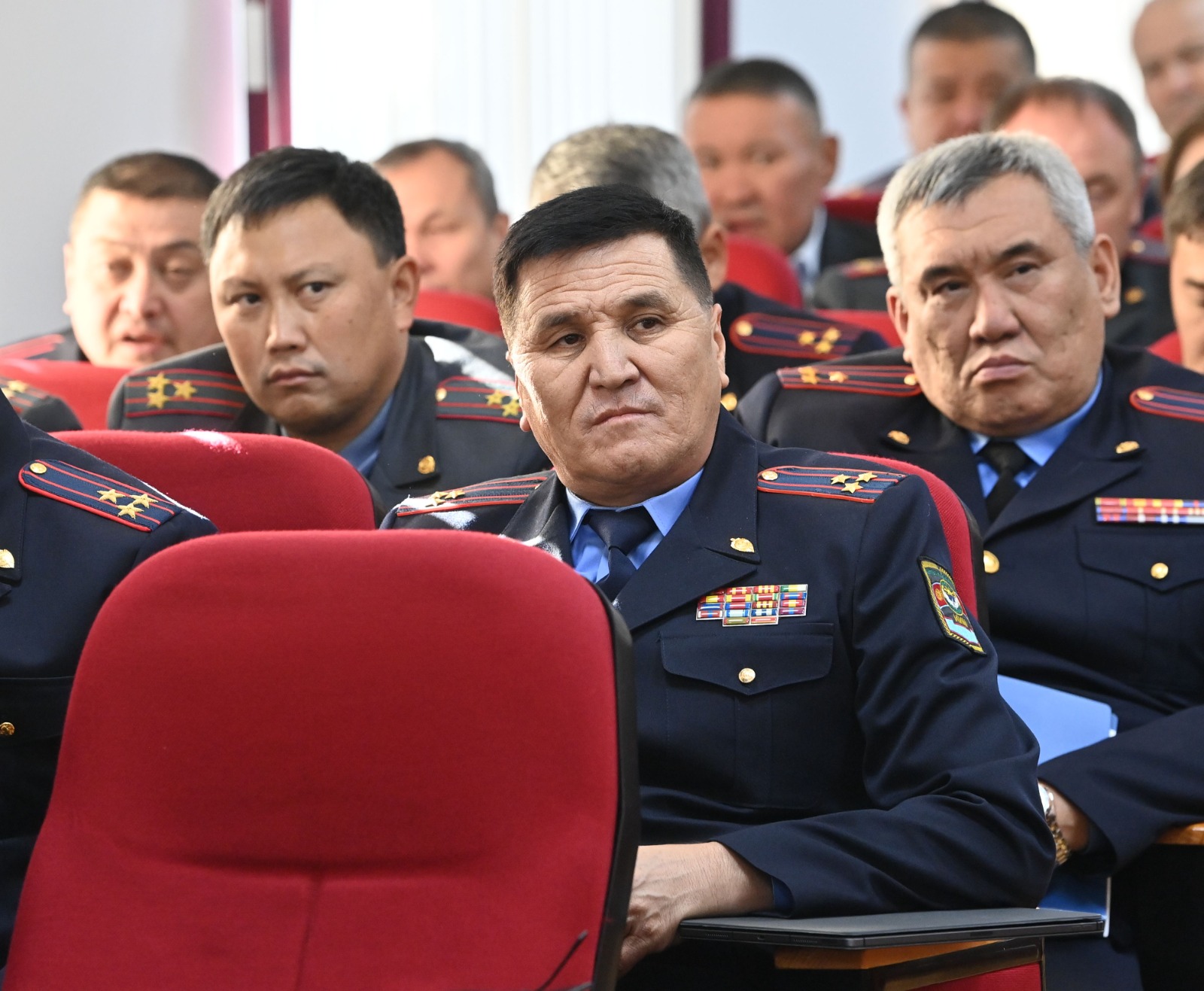 Улан Ниязбеков: “Элге сапаттуу сервистик тейлөө көрсөтүүнүн башаты - жарандар менен тынымсыз иштөөдөн башталат”