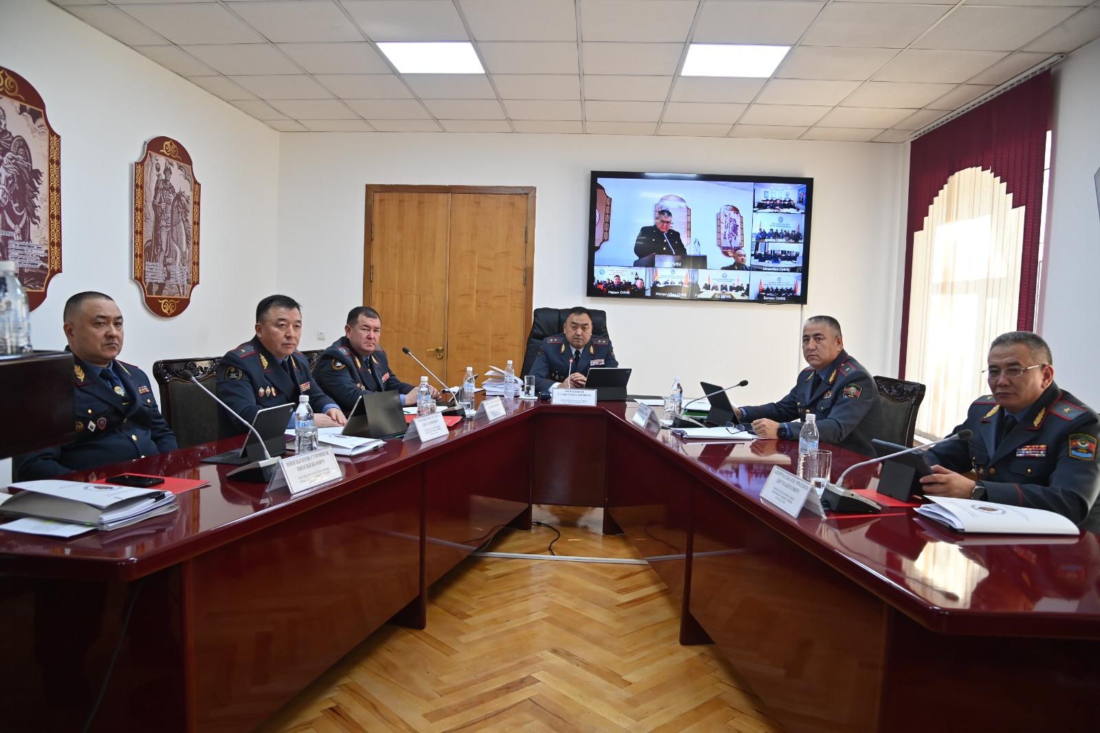 Улан Ниязбеков: “Элге сапаттуу сервистик тейлөө көрсөтүүнүн башаты - жарандар менен тынымсыз иштөөдөн башталат”