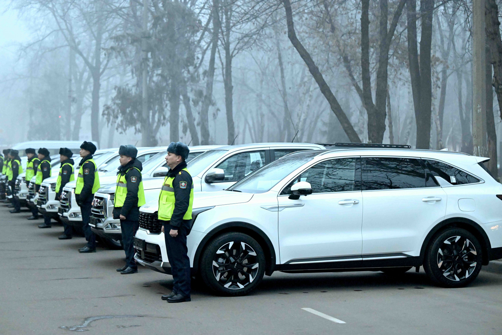 ИИМдин Баңгизаттарды мыйзамсыз жүгүртүүгө каршы күрөшүү кызматына 28 автоунаа тапшырылды