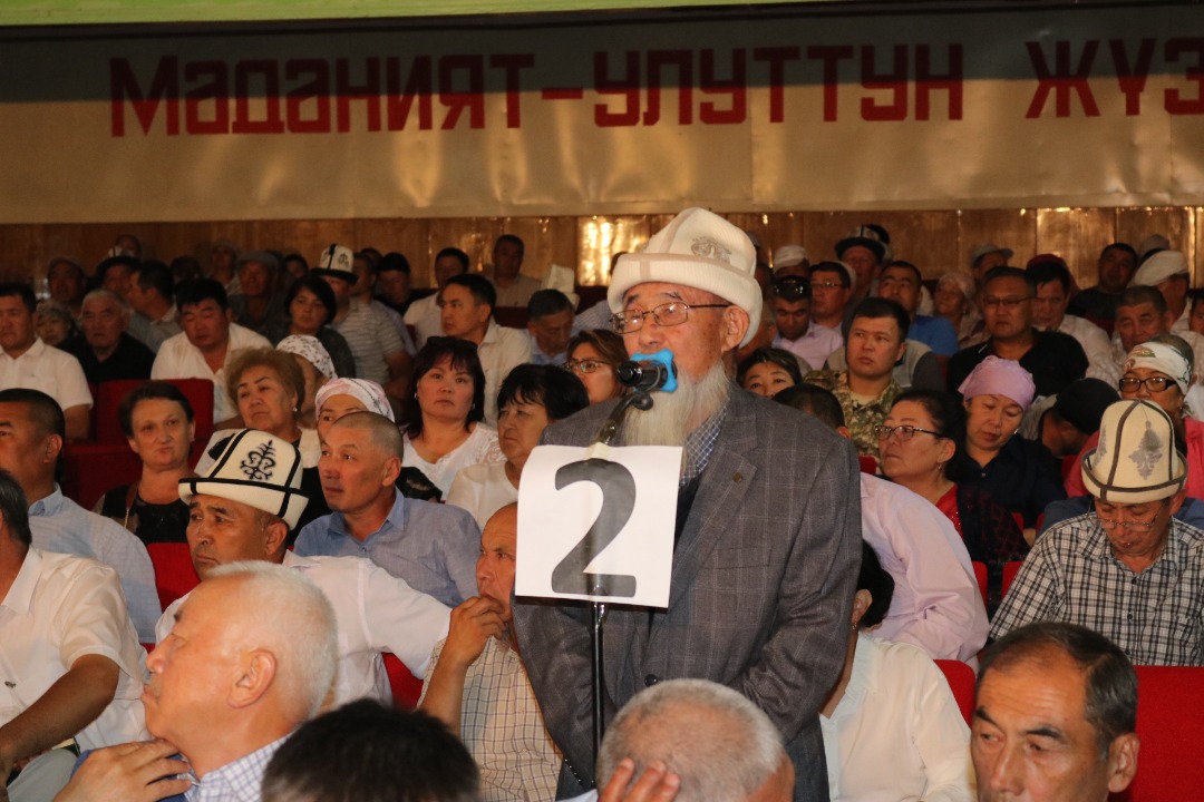 ИИМ: Улан Ниязбеков Аксы районунун жашоочулары менен жолугушту