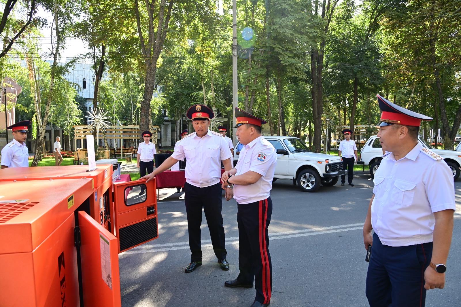 Службе по борьбе с незаконным оборотом наркотиков МВД переданы 7 новых автомобилей