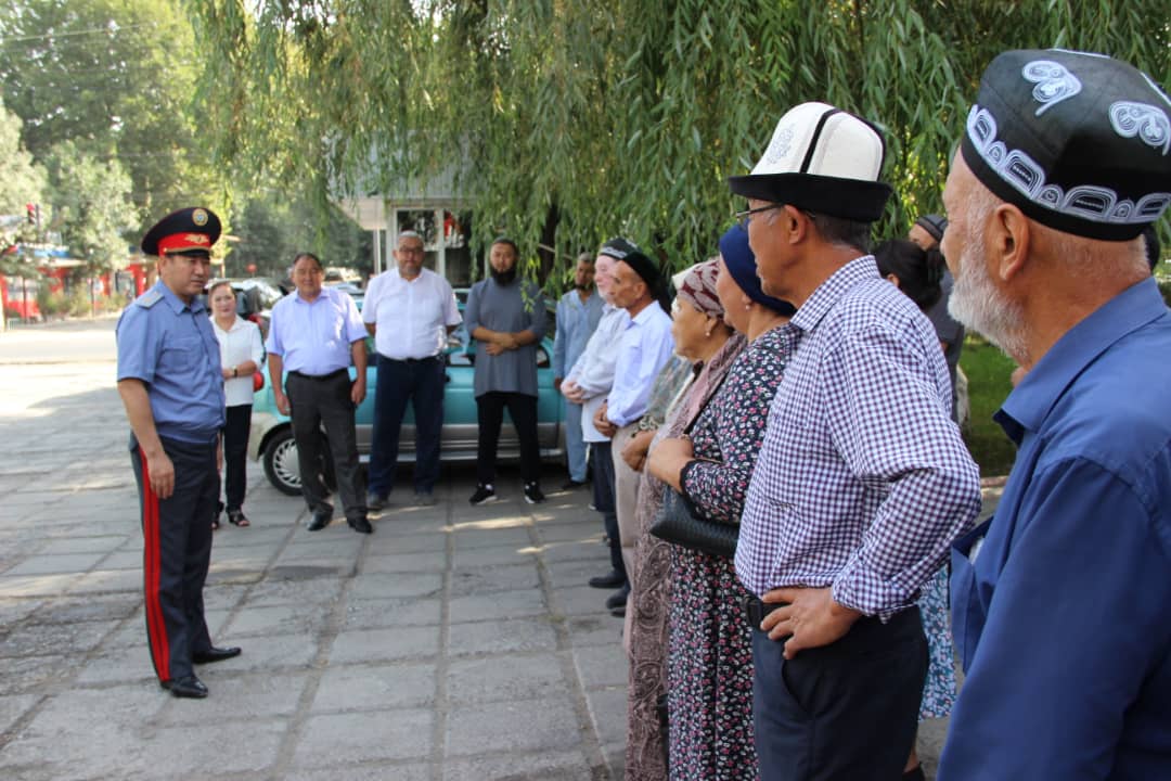 ИИМ: Сүйүн Өмүрзаков Ош шаарында жергиликтүү тургундар менен жолугушту