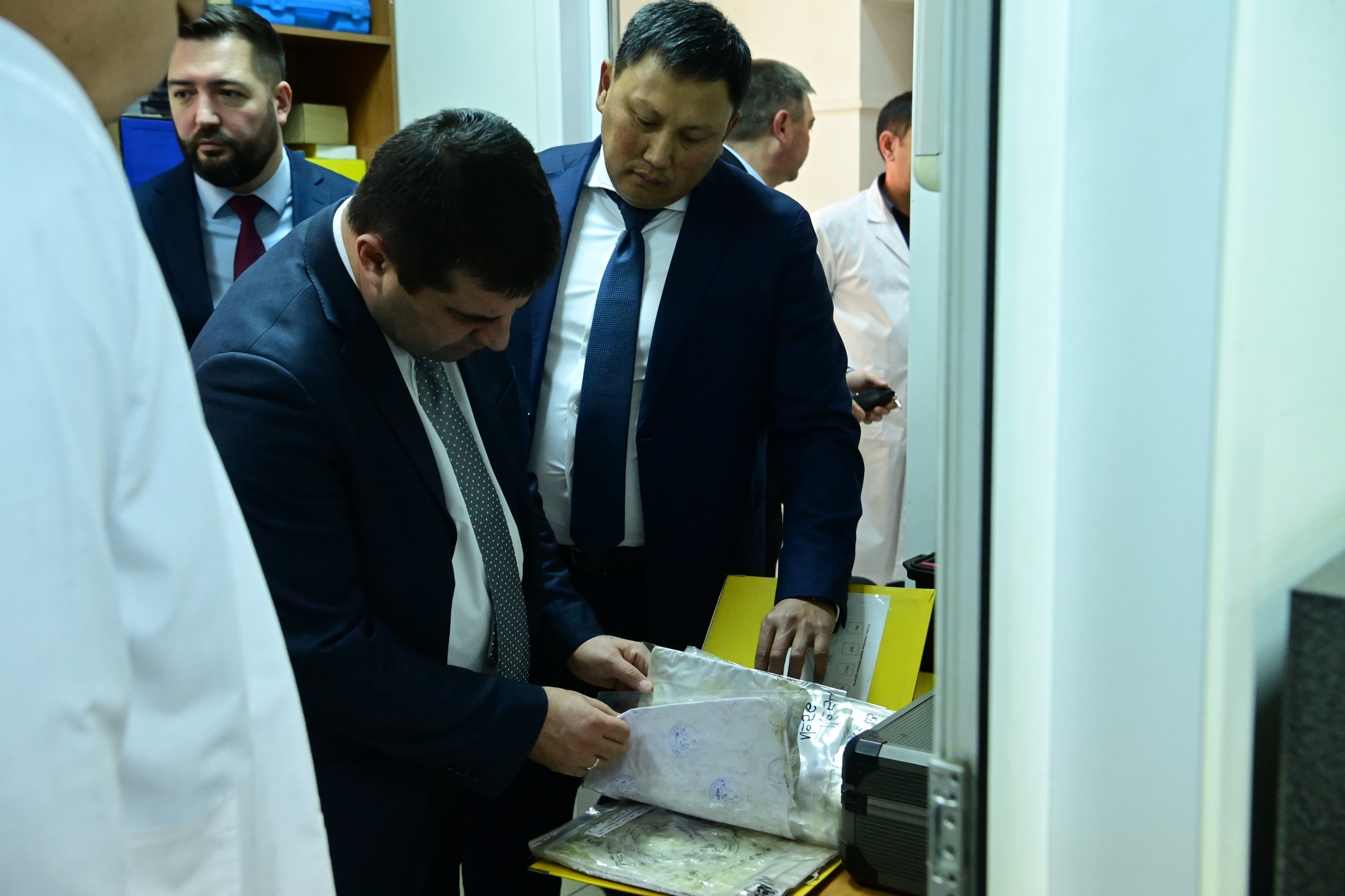 Глава СБНОН МВД Уланбек Султанов и заместитель начальника ГУНК МВД России Сергей Савочкин обсудили вопросы дальнейшего укрепления сотрудничества
