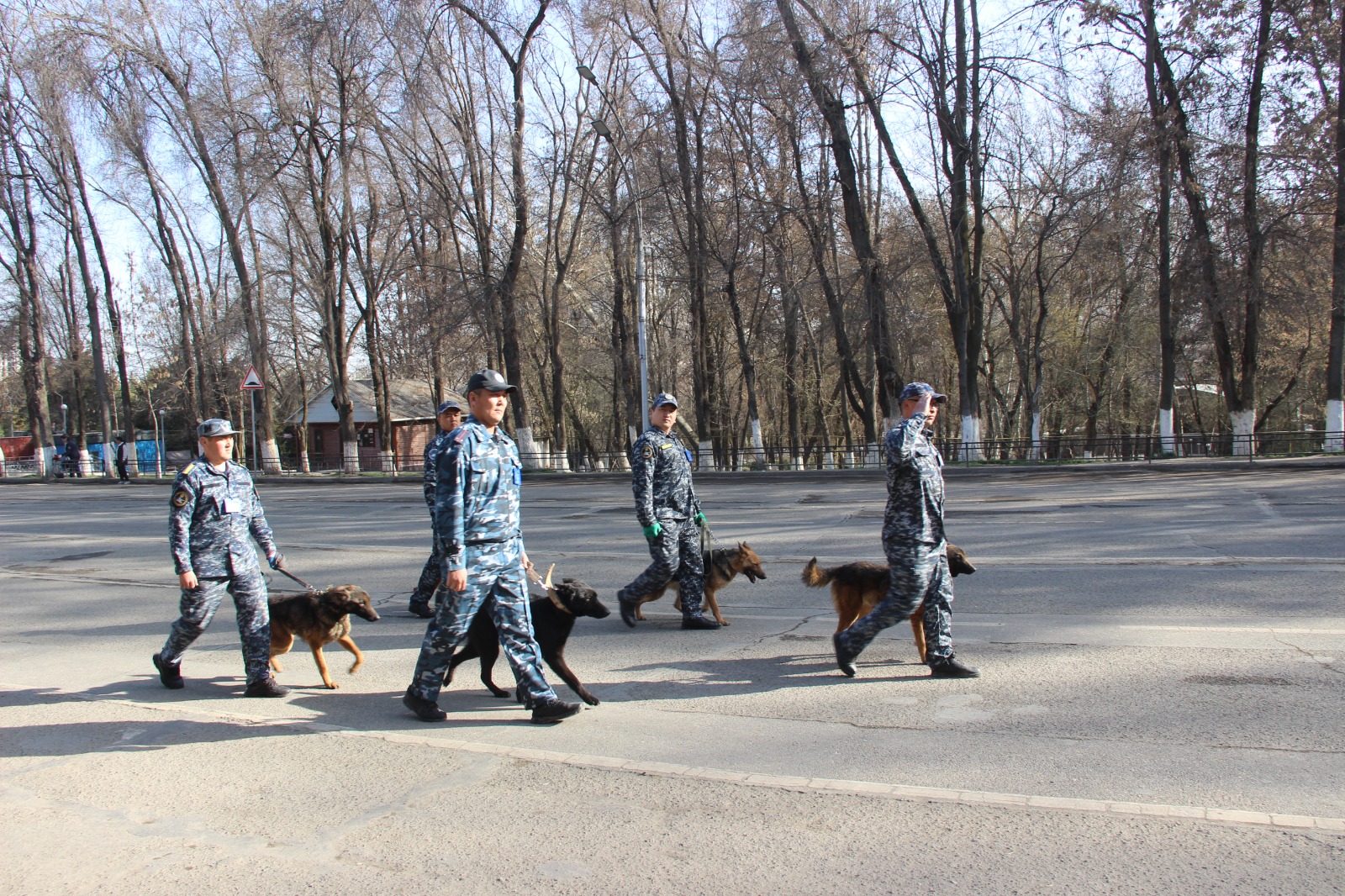 МВД: На центральной площади города Ош состоялся гарнизонный развод