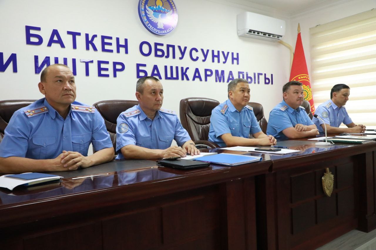 Ички иштер министрлигинде 6 айды ийгиликтүү жабуу жана кызматтык тартипти чыңдоо боюнча аппараттык кеңешме өттү