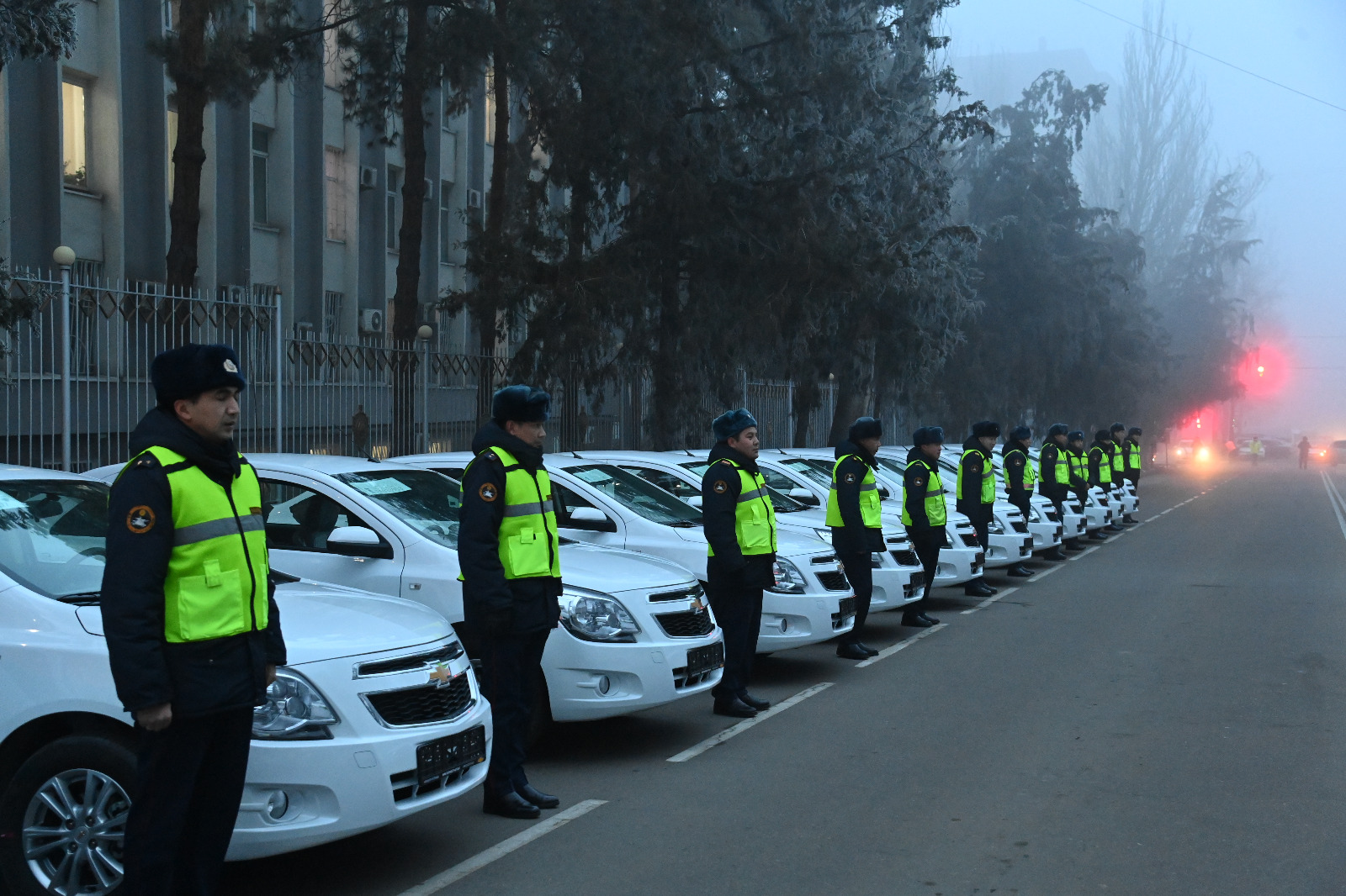 ИИМдин Баңгизаттарды мыйзамсыз жүгүртүүгө каршы күрөшүү кызматына 28 автоунаа тапшырылды