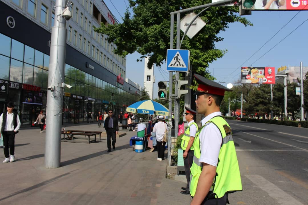 Сотрудники Службы охраны МВД КР обеспечивают охрану общественного порядка и безопасность граждан