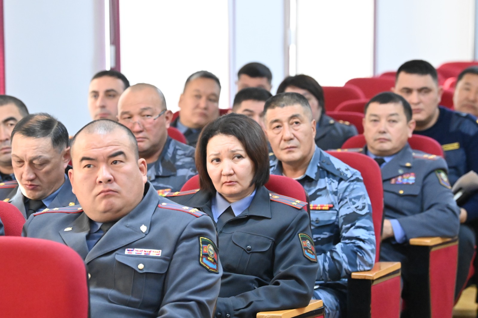 Заместитель министра внутренних дел Октябрь Урмамбетов провел совещание с курируемыми службами.
