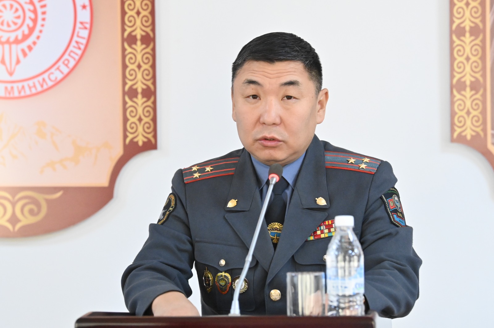 Заместитель министра внутренних дел Октябрь Урмамбетов провел совещание с курируемыми службами.