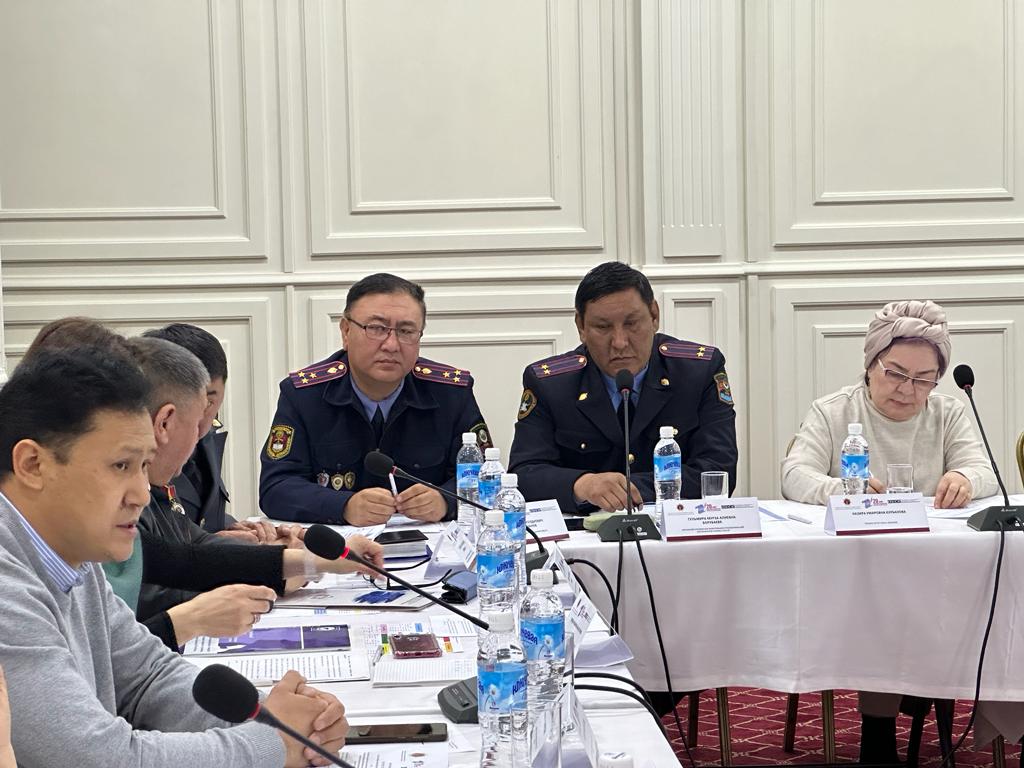В Бишкеке прошел круглый стол по укреплению правового потенциала женщин и предотвращению насилия.