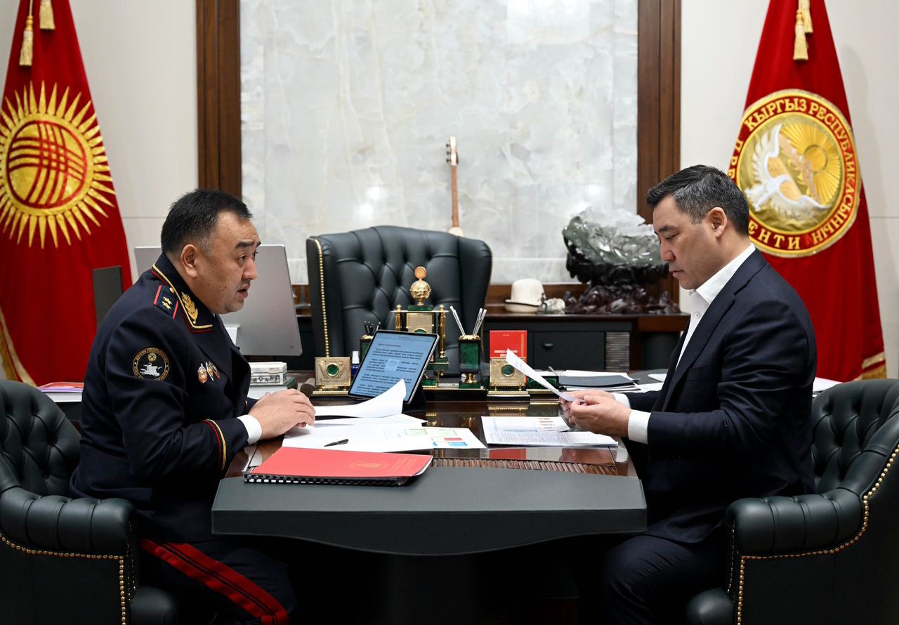 Президент Садыр Жапаров принял министра внутренних дел Кыргызстана Улана Ниязбекова
