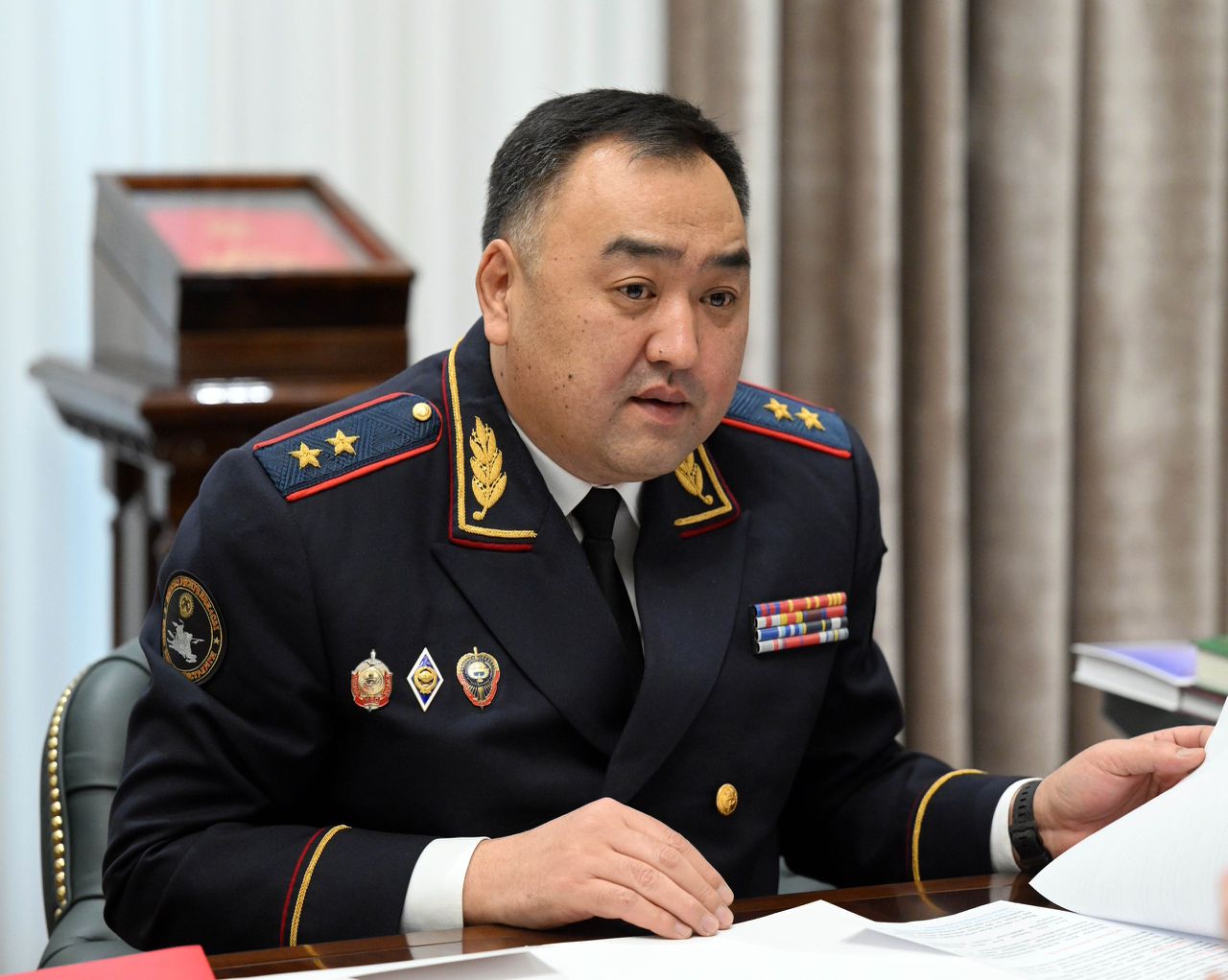 Президент Садыр Жапаров принял министра внутренних дел Кыргызстана Улана Ниязбекова