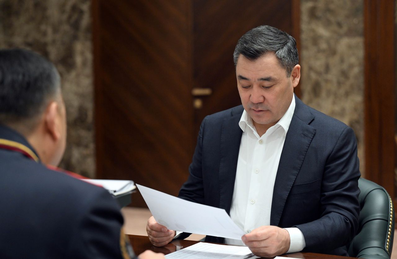 Президент Садыр Жапаров принял министра внутренних дел Кыргызстана Улана Ниязбекова