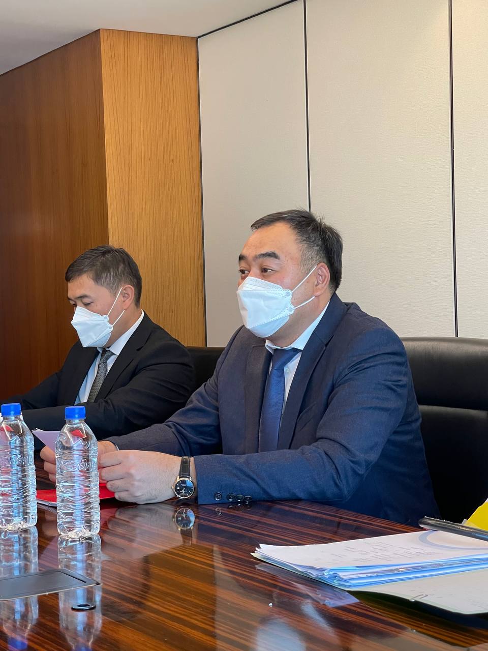 ИИМ. Улан Ниязбеков Чехиянын Ички иштер министрлигинин жетекчиси Ян Свейдер менен эки тараптуу кызматташуу тууралуу сүйлөшүүлөрдү өткөрдү