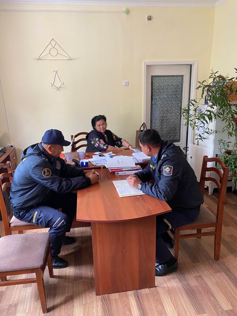 ИИМ: Милиция кызматкерлери айыл тургундары менен жолугушуп, коопсуздук эрежелерин түшүндүрүшүүдө