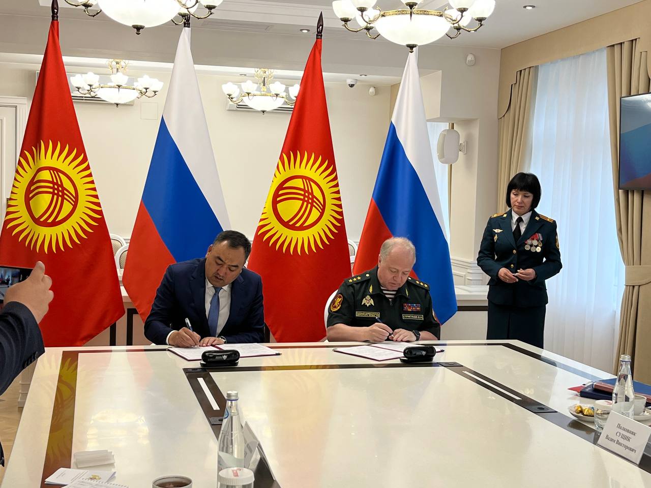 В Москве в ходе встречи руководителей МВД Кыргызстана и Федеральной службы войск национальной гвардии (Росгвардия) заключено соглашение о сотрудничестве