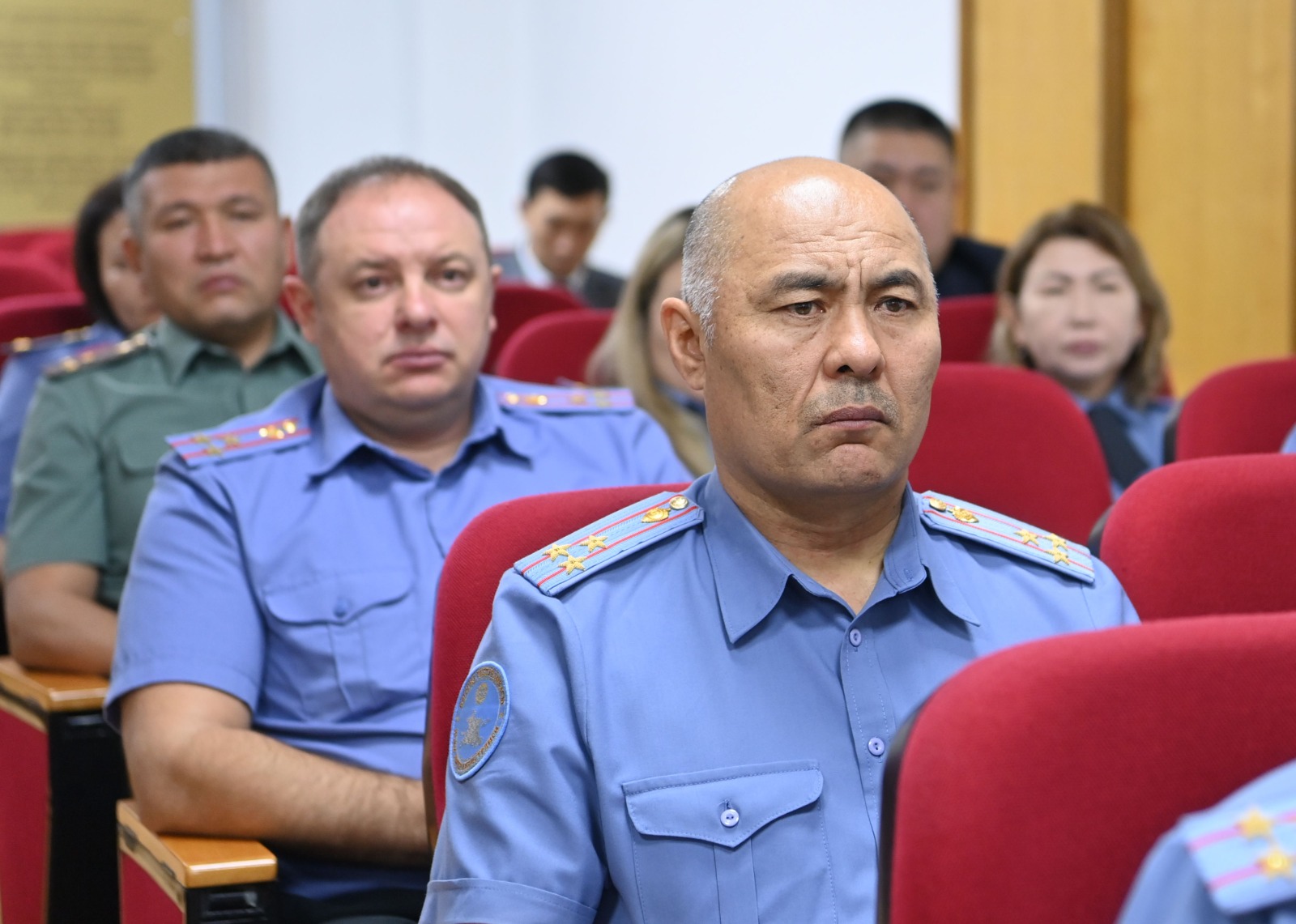 Улан Ниязбеков: Кызматтык милдеттерин аткарбаган жетекчилерге жаңы “Тартиптик уставга” жараша катуу чаралар  колдонулат