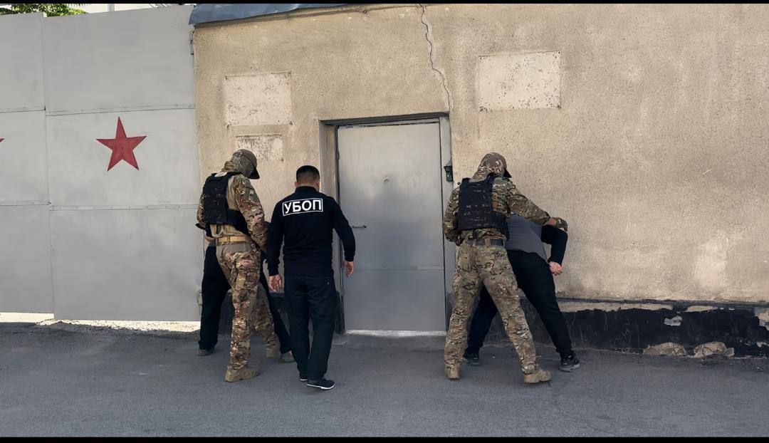 В Бишкеке задержаны члены ОПГ похитившие бизнесмена и требовали передать автомашину и 25 000 долларов США