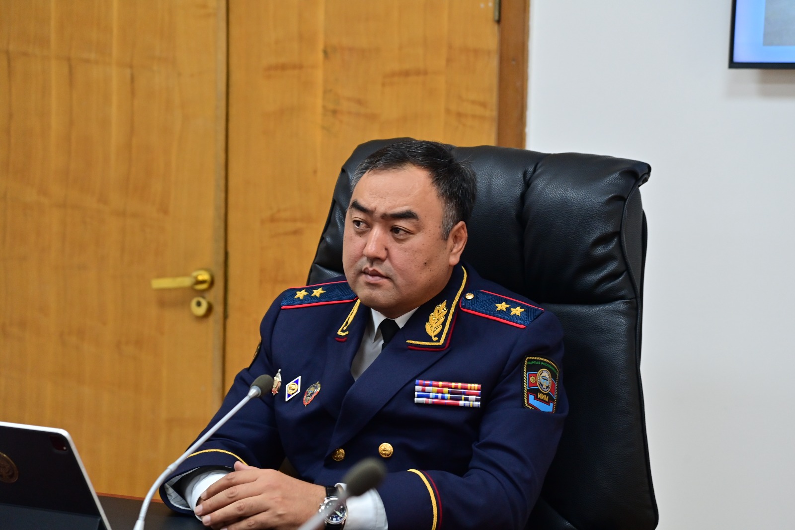 Улан Ниязбеков: Жыл жыйынтыгы менен кызматтык тартиптин абалына жараша  жетекчилерге баа берилет