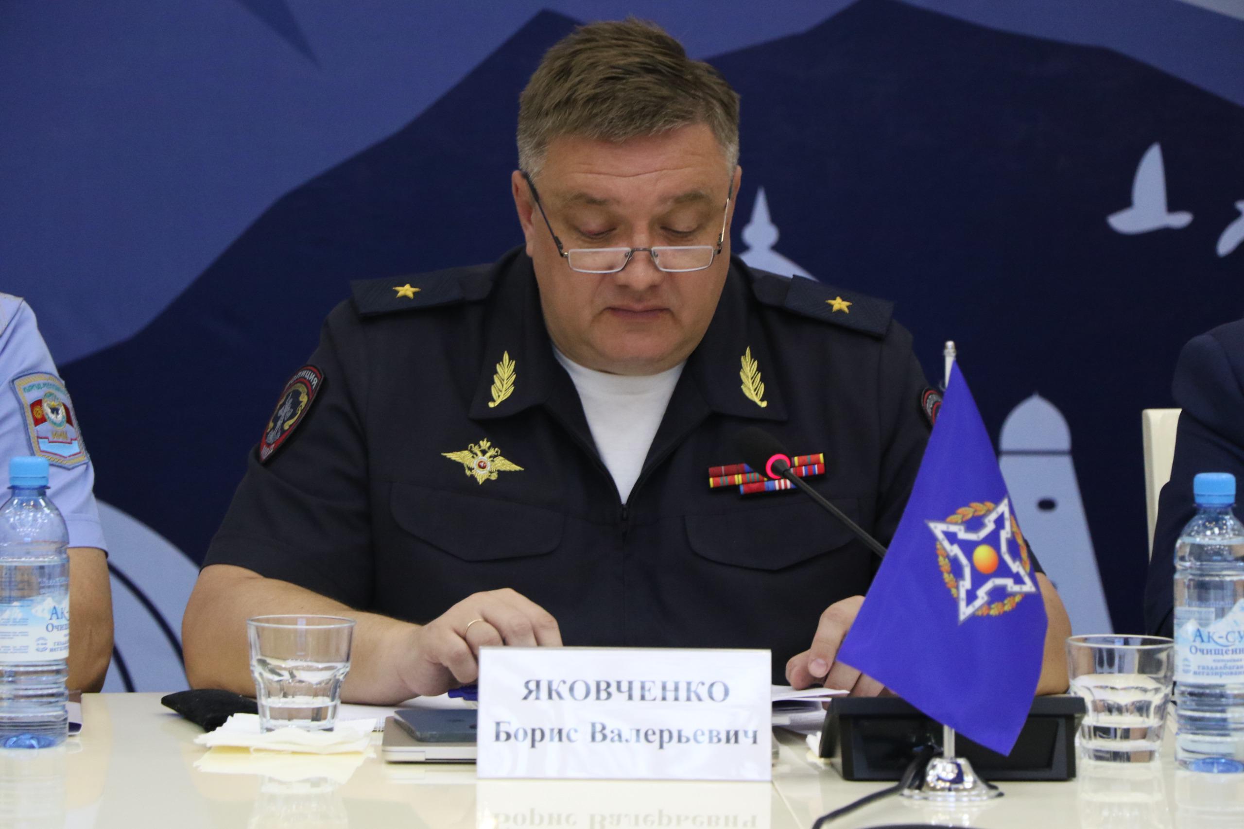 Ички иштер министринин орун басары Нурбек Абдиев   ЖККУнун  “Тоолуу канал форпосту” операциясынын алдын ала жыйынтыктарын чыгарууга катышты