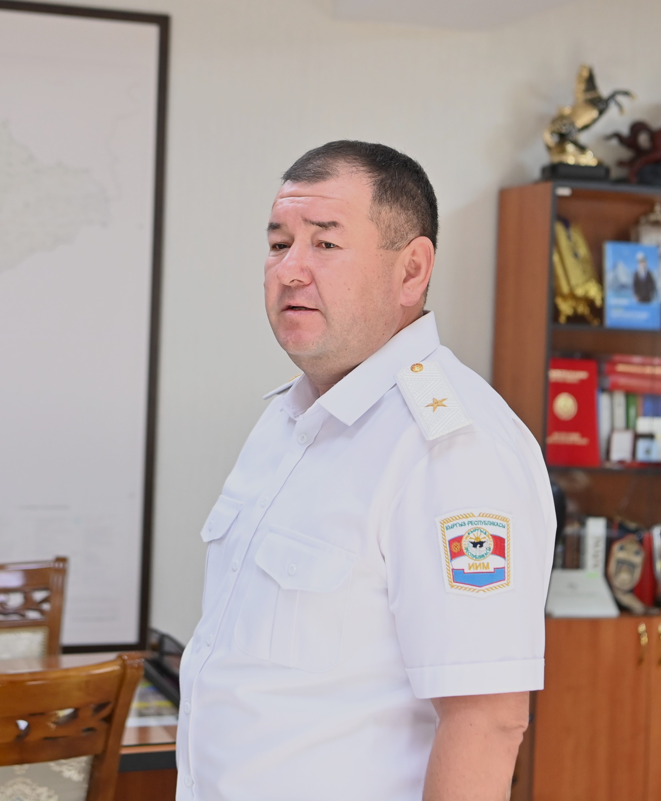 Ички иштер министрлиги көрсөткөн эрдиги жана кесипкөйлүгү үчүн бир катар милиция кызматкерлерин сыйлады