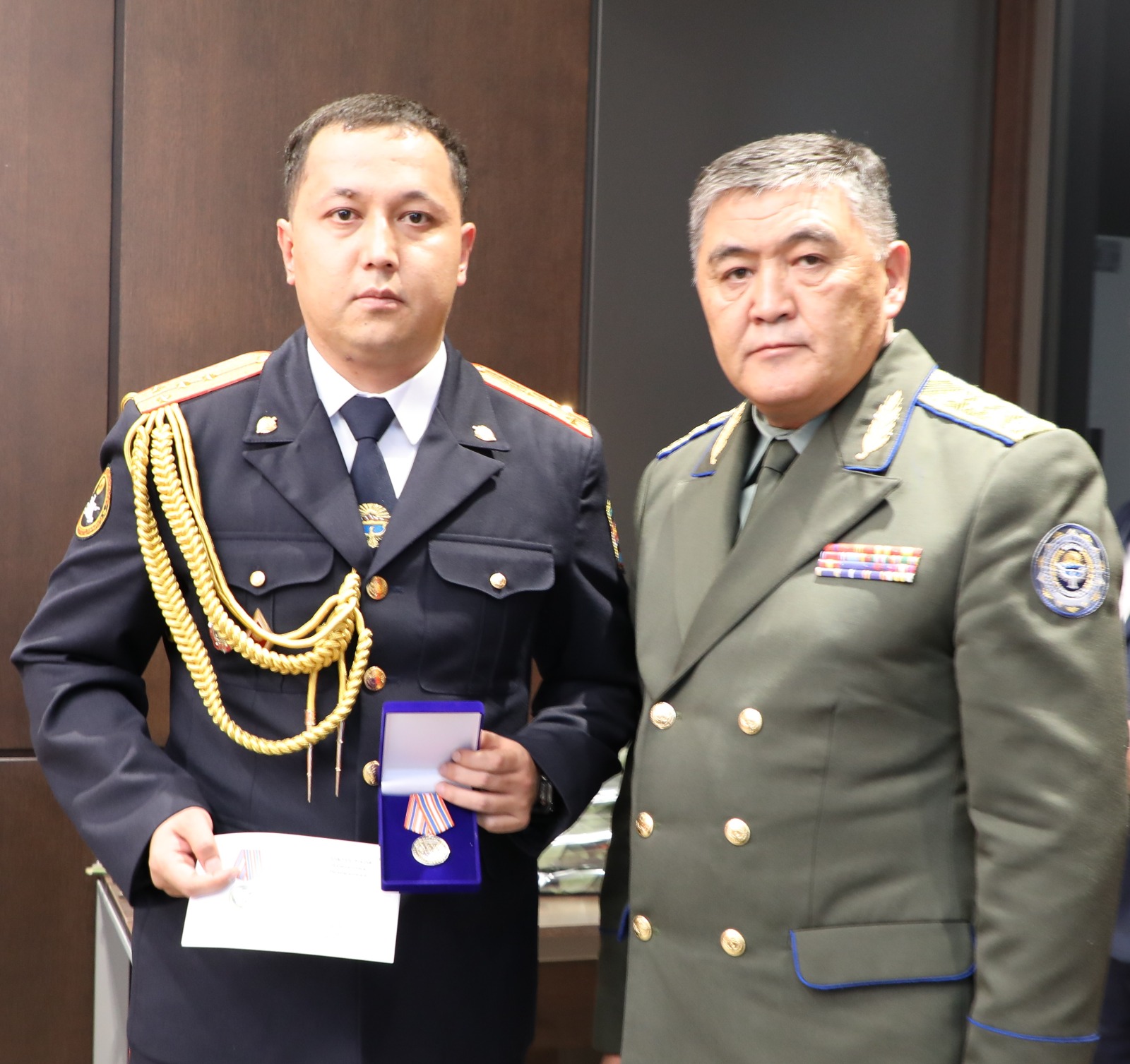 Улуттук коопсуздук мамлекеттик комитетинин төрагасы Камчыбек Ташиев милиция кызматкерлерин кесиптик майрамы менен куттуктады