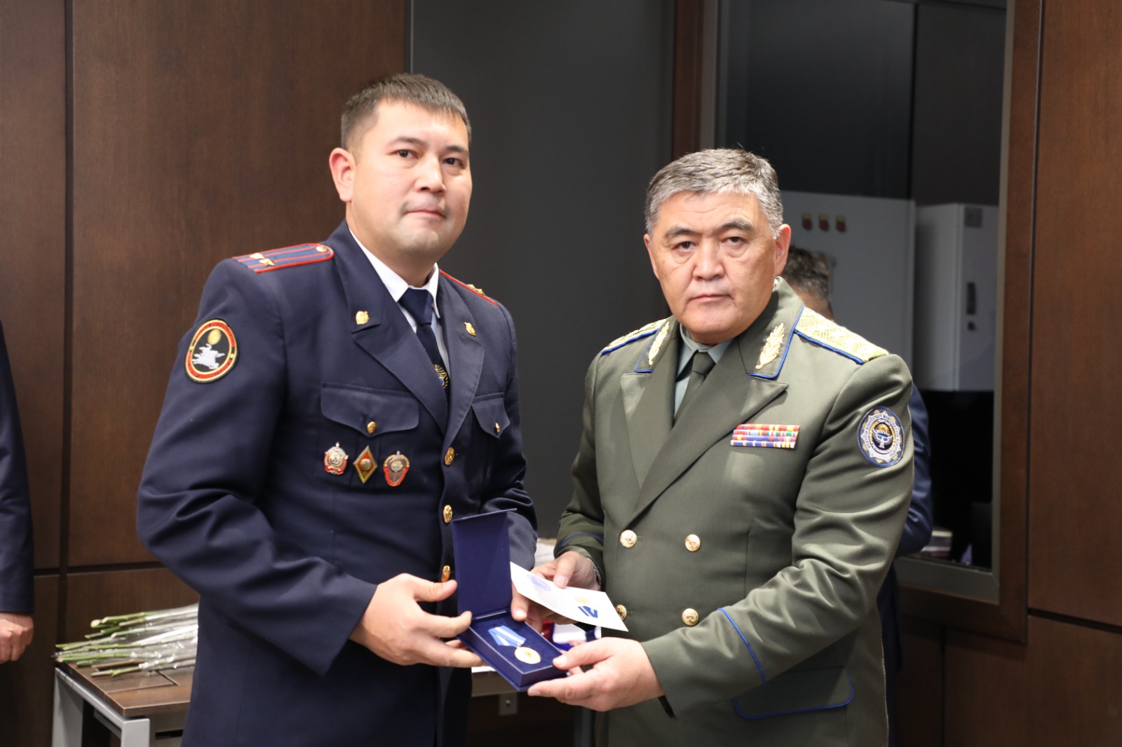 Улуттук коопсуздук мамлекеттик комитетинин төрагасы Камчыбек Ташиев милиция кызматкерлерин кесиптик майрамы менен куттуктады