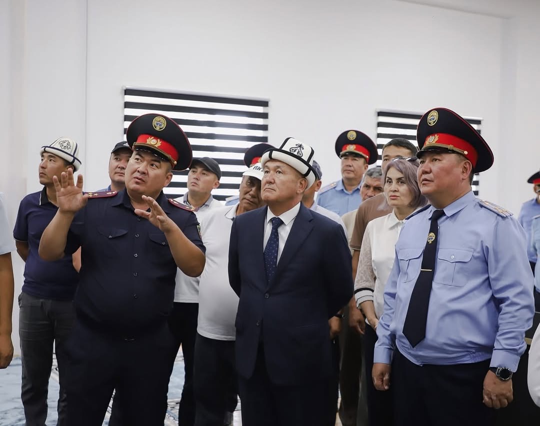 Ош шаарынын мэри ИИМдин Коомдук коопсуздук кызматынын түштүк аймагы боюнча кырдаалдык борбордун  ишмердүүлүгү менен таанышты