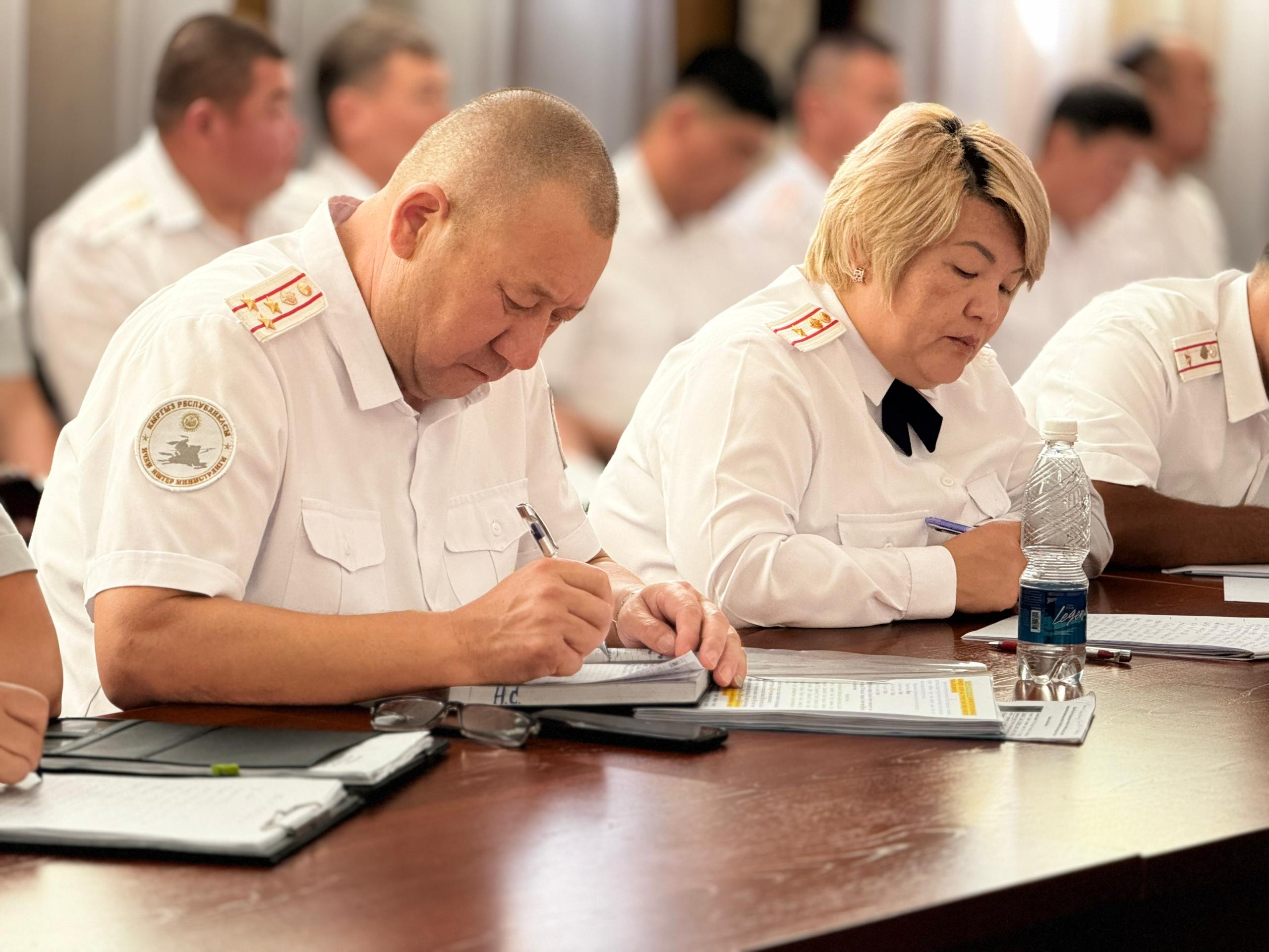 Ички иштер министринин орун басары милициянын генерал-майору Октябрь Урмамбетов жайкы туристтик мезгилде коопсуздукту камсыздоо боюнча жумушчу кеңешмени өткөрдү