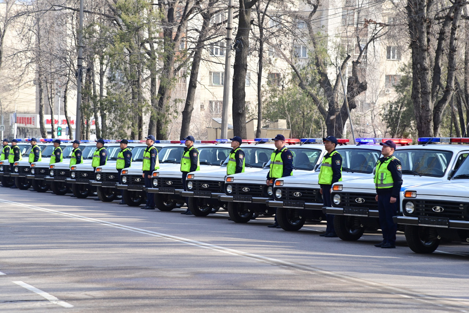 МВД: Патрульно-постовой службе ГУВД Бишкека переданы новые автомашины