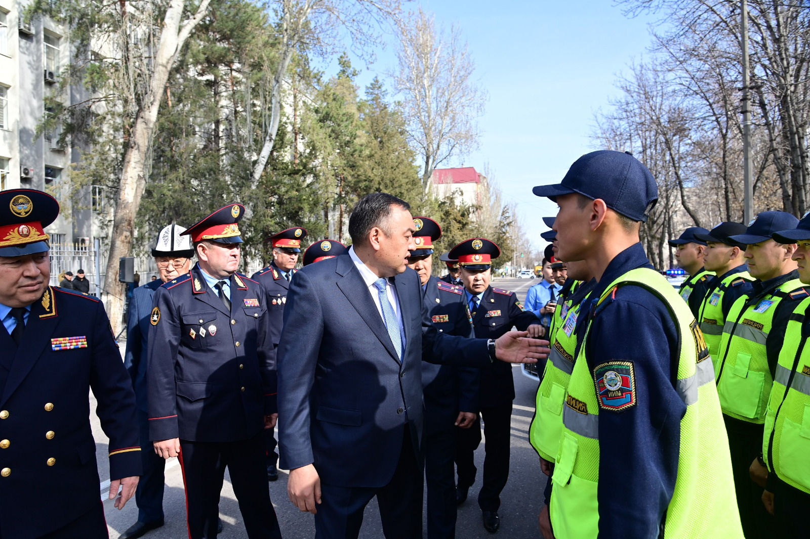 МВД: Патрульно-постовой службе ГУВД Бишкека переданы новые автомашины